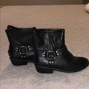 Frye kids 2.5 black strappy short boot